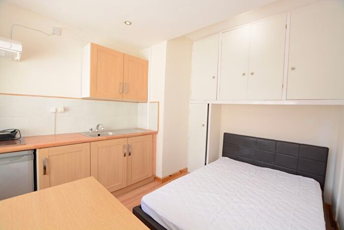 Studio To Rent In London Road, Colnbrook, SL3