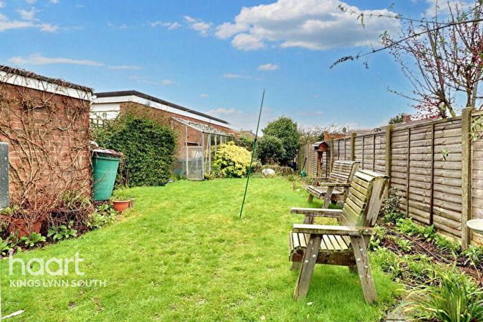 3 Bedroom Detached Bungalow For Sale In Spenser Road, South Wootton, PE30