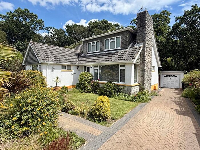 3 Bedroom Bungalow For Sale In Merley Drive, Highcliffe On Sea, BH23