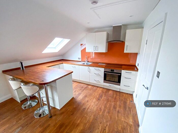 2 Bedroom Flat To Rent In Hanover Park, London, SE15