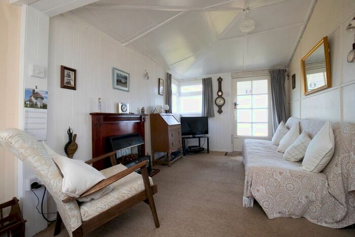 2 Bedroom Bungalow For Sale In Flat Cliffs, Filey, YO14