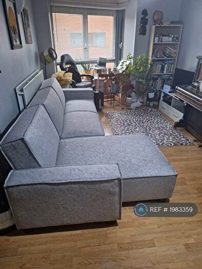 2 Bedroom Flat To Rent In Lewis Gardens, London, N16