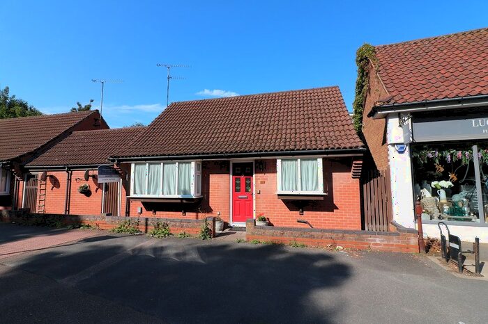 2 Bedroom Bungalow To Rent In London Rd, Knebworth, SG3