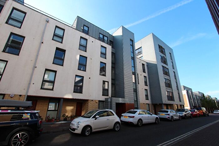 2 Bedroom Flat To Rent In Kimmerghame Drive, Fettes, Edinburgh, EH4