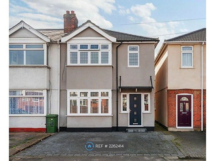 3 Bedroom Semi-Detached House To Rent In Collier Row Lane, Romford, RM5