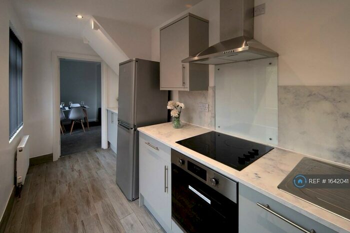 4 Bedroom End Of Terrace House To Rent In Woodland Way, Bristol, BS15