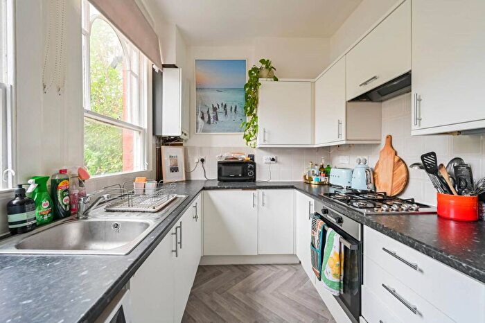 2 Bedroom Flat To Rent In Stapleton Hall Road, Finsbury Park, London, N4