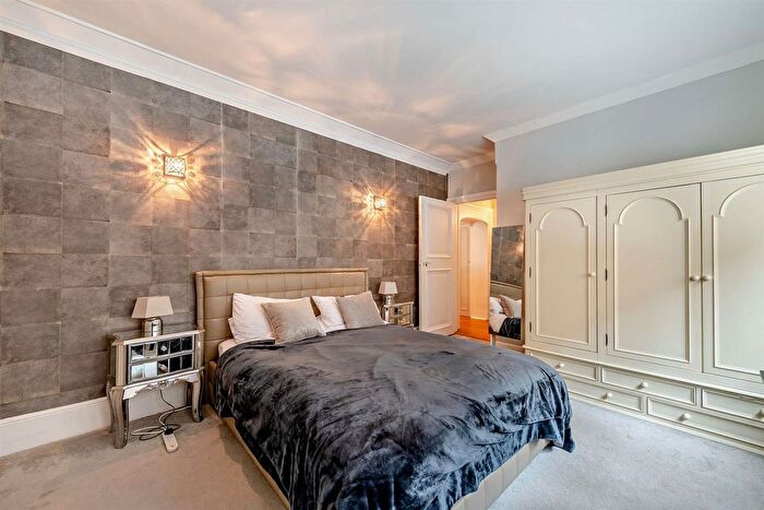 2 Bedroom Flat For Sale In Lennox Gardens, London, SW1X