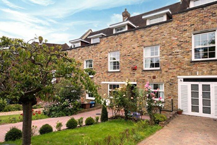 4 Bedroom Property To Rent In Somerset Road, London, SW19