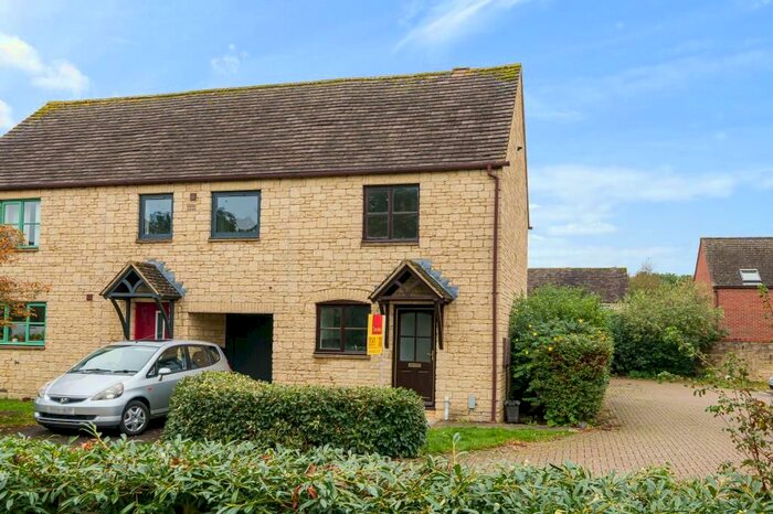 2 Bedroom End Of Terrace House To Rent In Snowshill Drive, Witney, OX28