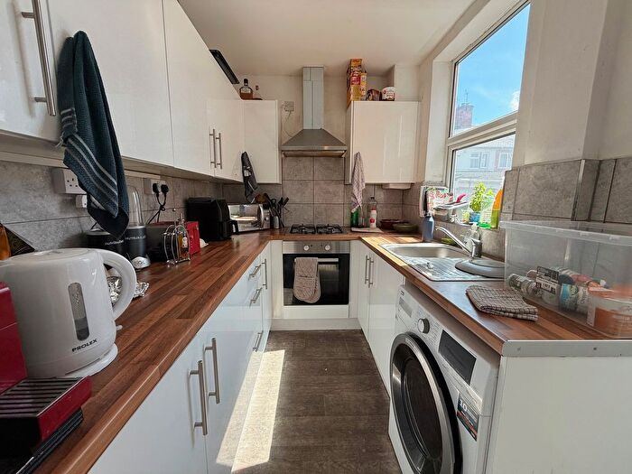 4 Bedroom Property To Rent In Stanley Road, Nottingham, NG7