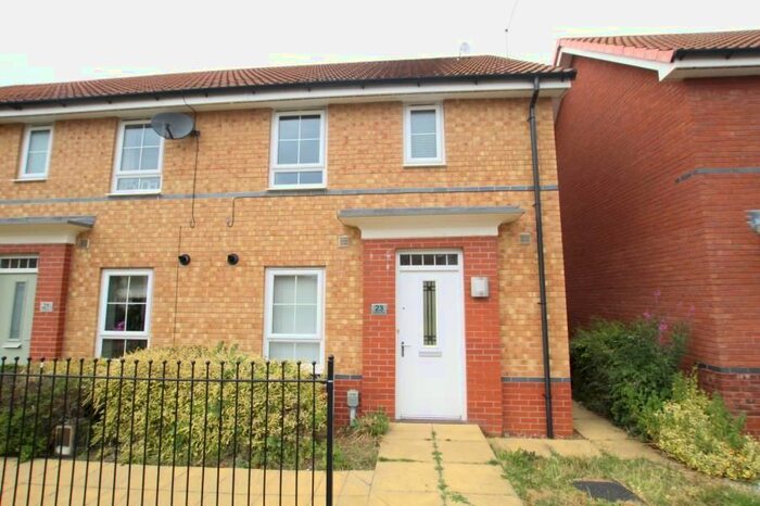 3 Bedroom Terraced House To Rent In Holland Park, Kingswood, HU7