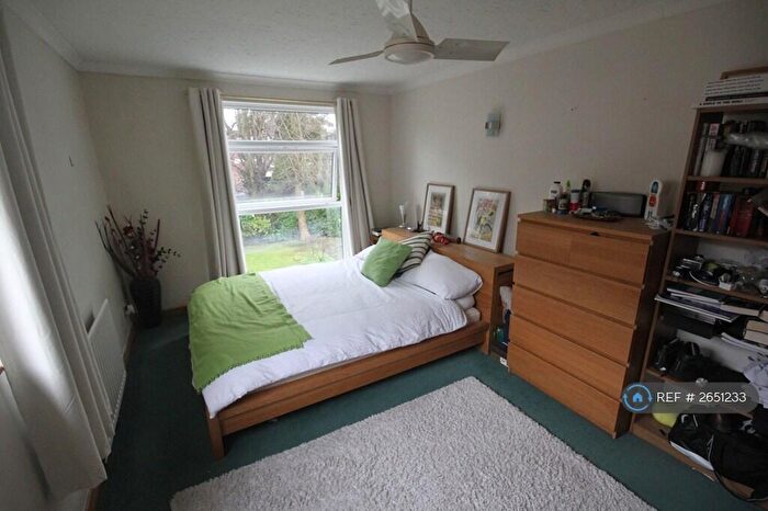 2 Bedroom Flat To Rent In Water Gardens, Bournemouth, BH8