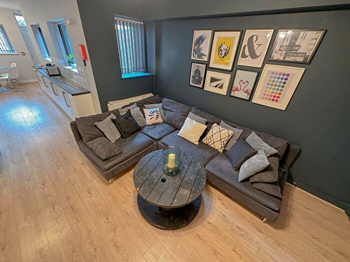 6 Bedroom Terraced House To Rent In Holt Road, L7