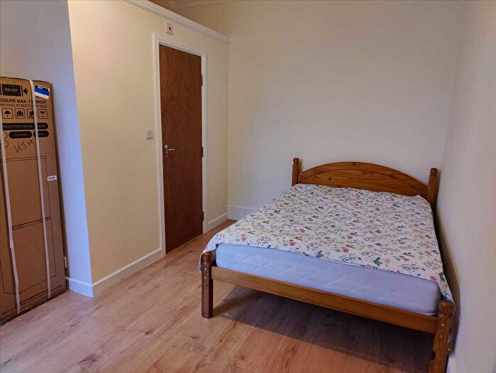 Studio To Rent In Broughton Road, London, W13