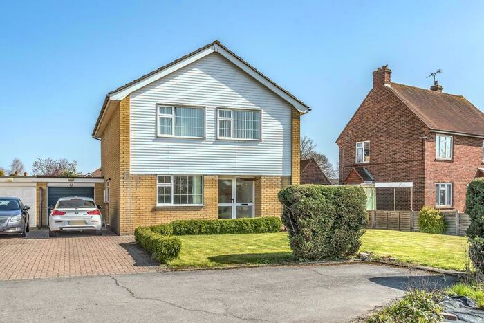 4 Bedroom Detached House To Rent In Guildford Road, Woking, GU24