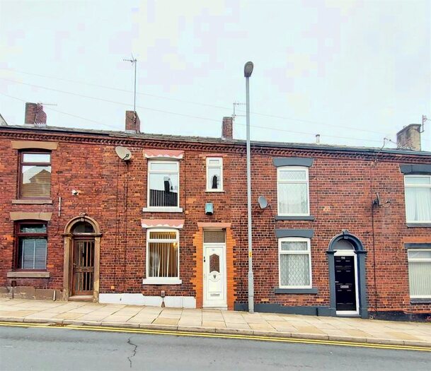 3 Bedroom Property To Rent In Rochdale Road, Shaw, Oldham, OL2