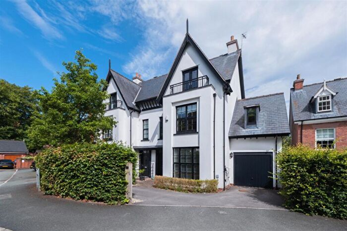 5 Bedroom Semi-Detached House For Sale In Hunters Lane, Hartford, Cheshire, CW8