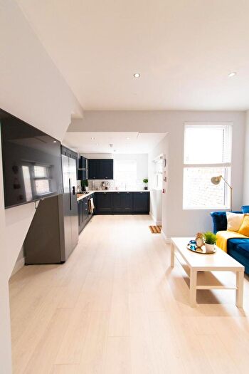 6 Bedroom House To Rent In Halsbury Road, Liverpool, L6