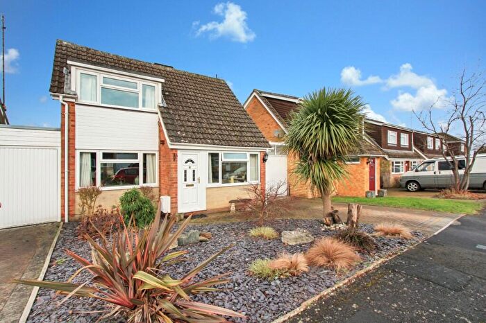 3 Bedroom Link Detached House For Sale In Kilda Road, Highworth, SN6