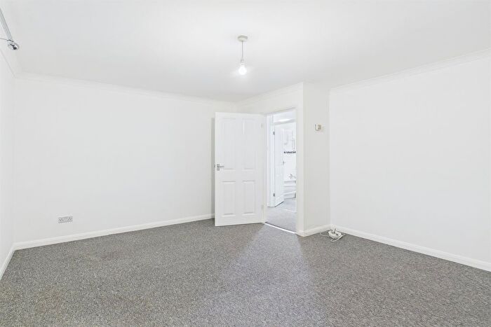 1 Bedroom Flat To Rent In Rochester Court, Avenue Road, SE25