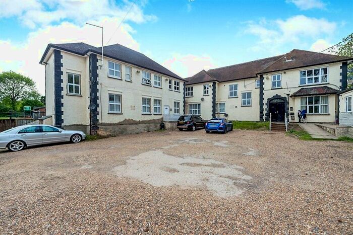 2 Bedroom Flat To Rent In Sandridge Road, St. Albans, Hertfordshire, AL1