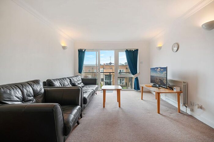 2 Bedroom Flat To Rent In Bacon Street, London, E2