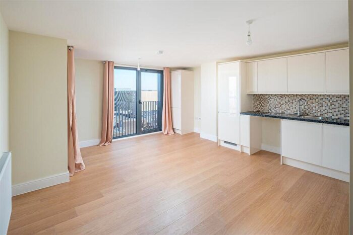 1 Bedroom Apartment To Rent In (th Floor Flat With Balcony) Charter House, High Road Ilford, IG1