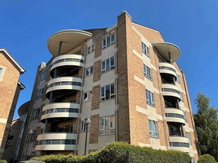 2 Bedroom Flat For Sale In Branagh Court, Reading, RG30