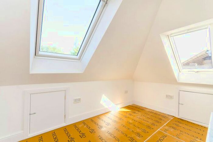 2 Bedroom Flat To Rent In Roehampton Vale, Roehampton, London, SW15