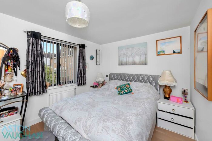 2 Bedroom Semi-Detached House For Sale In Bristol Gardens, Brighton, BN2