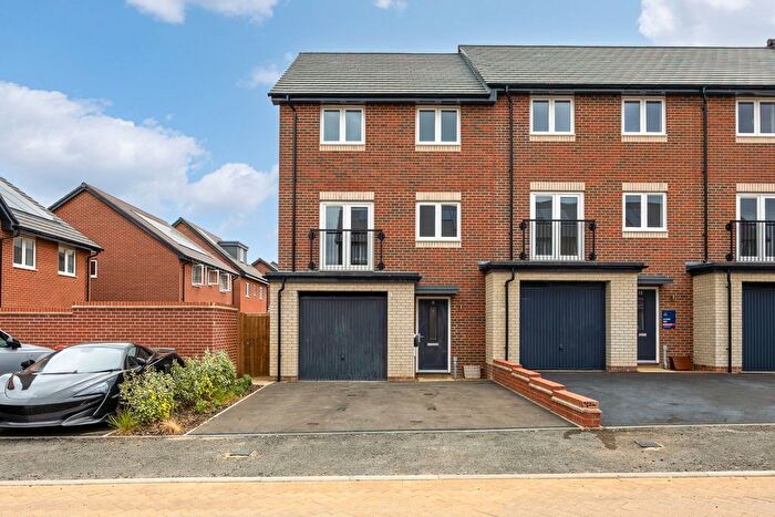 4 Bedroom End Of Terrace House For Sale In Panama Drive, Whitehouse, Milton Keynes, MK8
