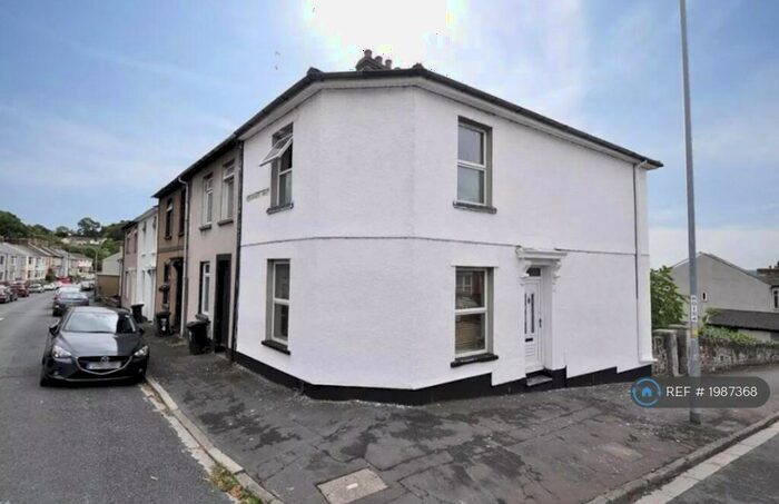 3 Bedroom End Of Terrace House To Rent In Victoria Avenue, Newport, NP19