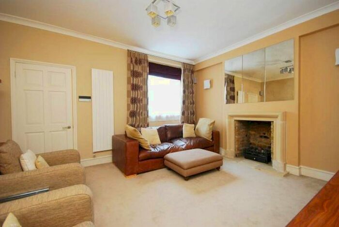 2 Bedroom Maisonette To Rent In Claremont Square, Angel, London, N1