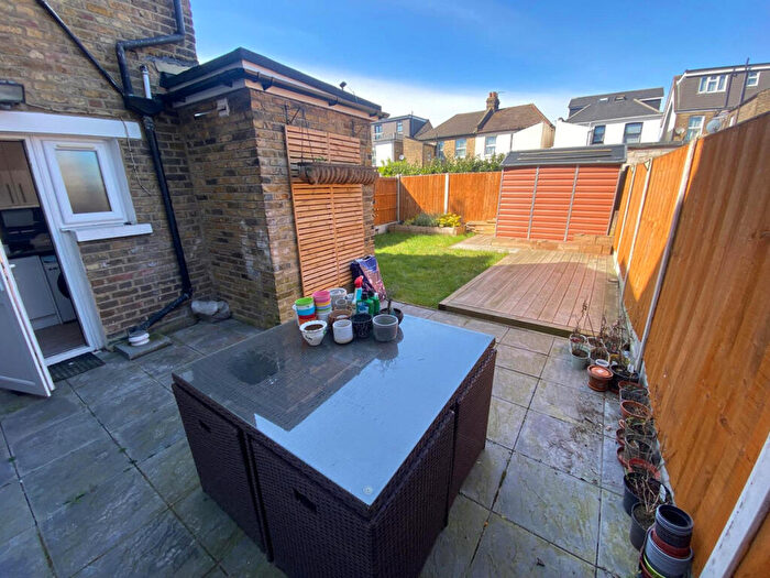 1 Bedroom Apartment To Rent In Balfour Road, Ilford, IG1