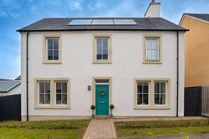 3 Bedroom Detached House For Sale In The Loan, Tornagrain, IV2