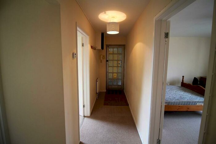 2 Bedroom Apartment To Rent In Elizabeth Court, Aberdeen Road, SO17