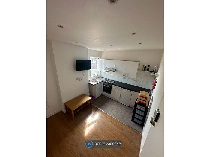 1 Bedroom Flat To Rent In Green Lanes, London, N13