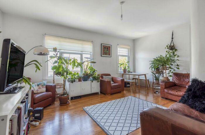 2 Bedroom Flat To Rent In East Dulwich Grove London, SE22