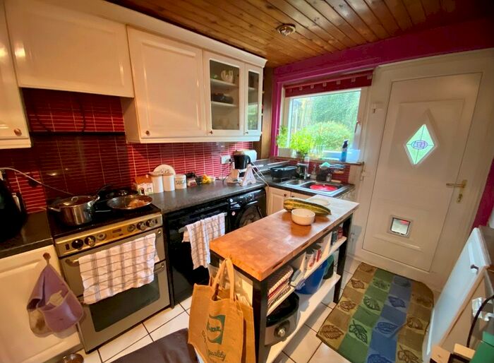 2 Bedroom Semi-Detached House For Sale In North Dryburgh Road, Wishaw, ML2