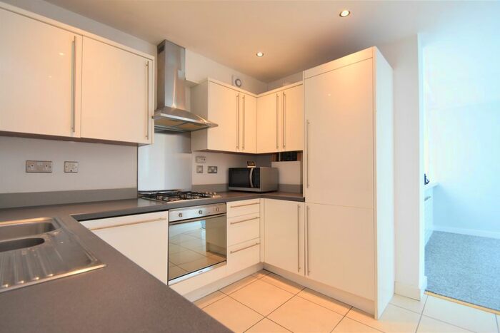 2 Bedroom Flat To Rent In Warrior House, - The Hard, Porsmouth, Hants, PO1