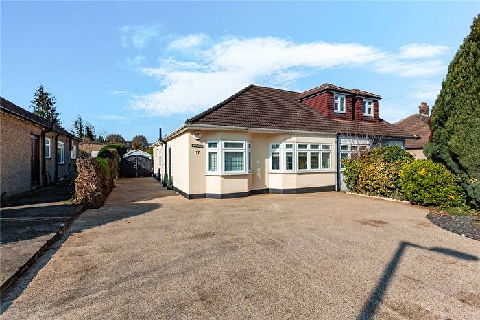 2 Bedroom Bungalow For Sale In Lime Avenue, Upminster, RM14