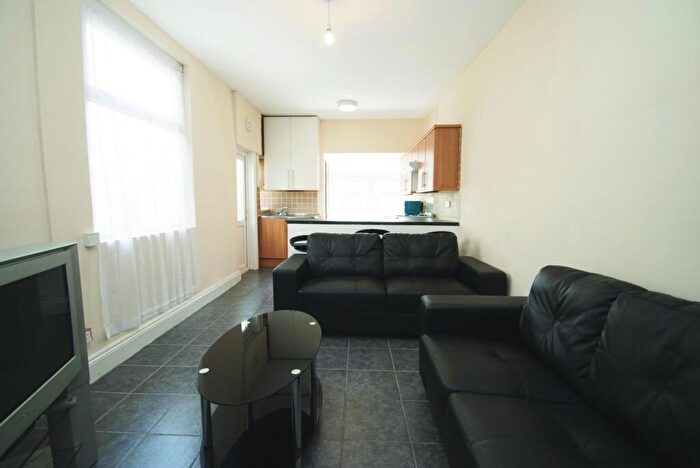 5 Bedroom House To Rent In Malefant Street, Cathays, CF24