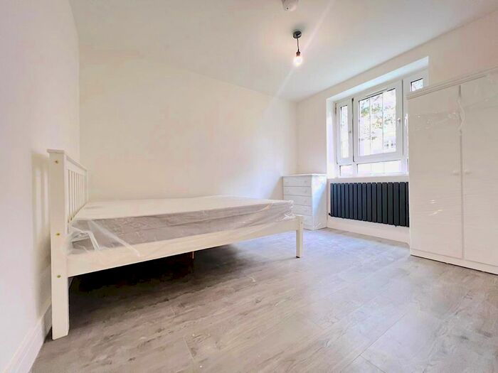 4 Bedroom Flat To Rent In Fairclough Street, Aldgate East, London, E1