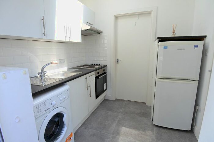 Studio To Rent In Neasden Close, Neasden NW10