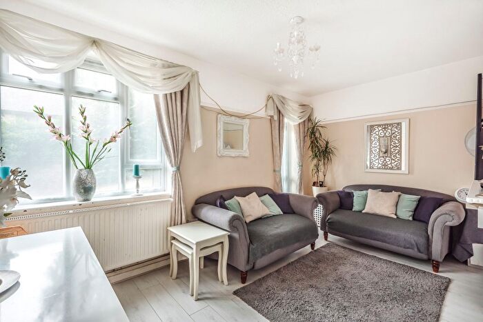 2 Bedroom Flat To Rent In Lewisham Hill, Lewisham, London, SE13