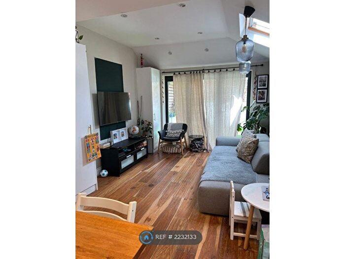 3 Bedroom Maisonette To Rent In Kingscourt Road, London, SW16