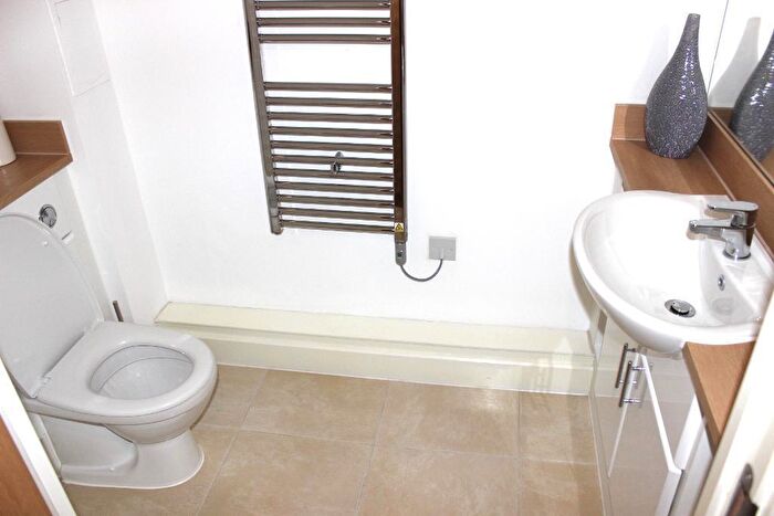 2 Bedroom Duplex For Sale In Bramwell Way, London, E16