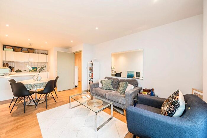 1 Bedroom Flat To Rent In Seven Sea Gardens, Bow, E3