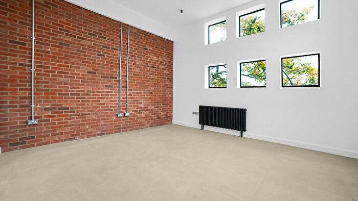 2 Bedroom Flat For Sale In Lemna Road, London, E11